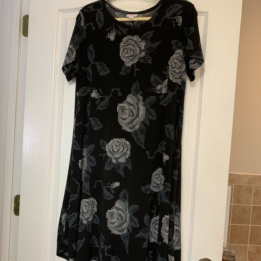 Medium Lularoe Carly
